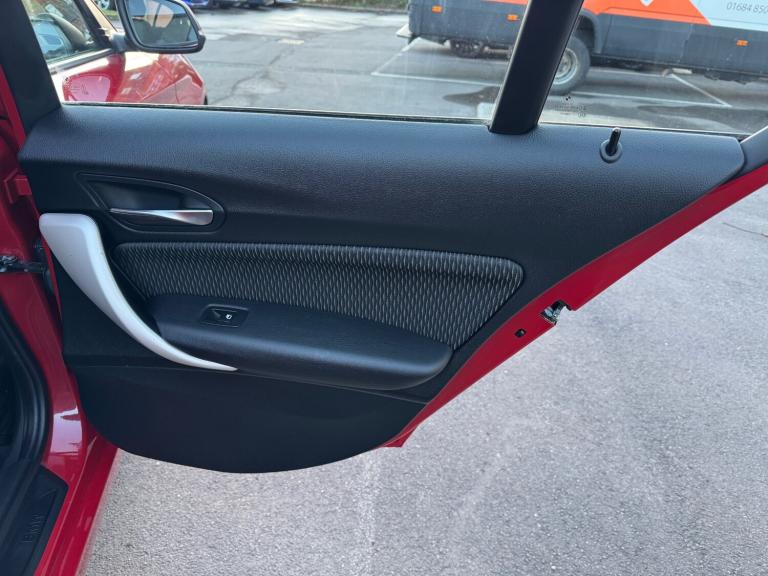 2013 BMW 1 Series 116d EfficientDynamics 5dr HATCHBACK Diesel Manual