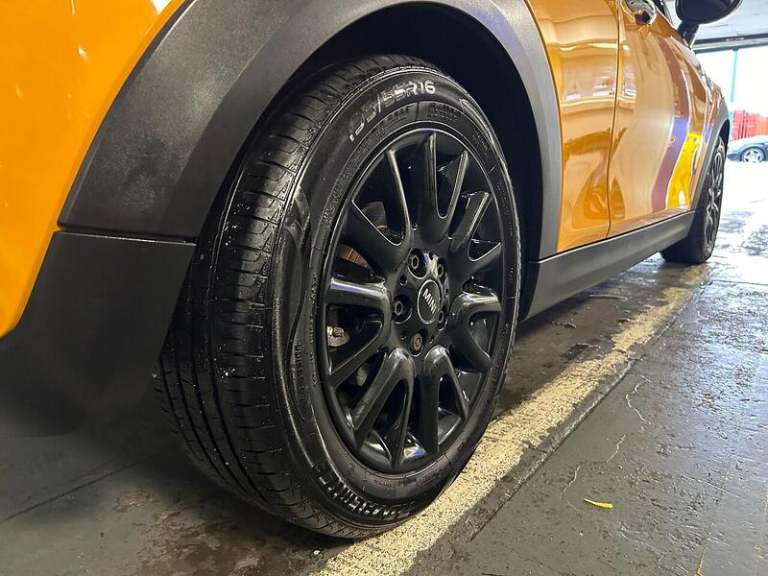 2017 MINI Hatch 1.5 Cooper Hatchback 3dr Petrol Manual Euro 6 (s/s) (136 ps) Hatchback Petrol Manual