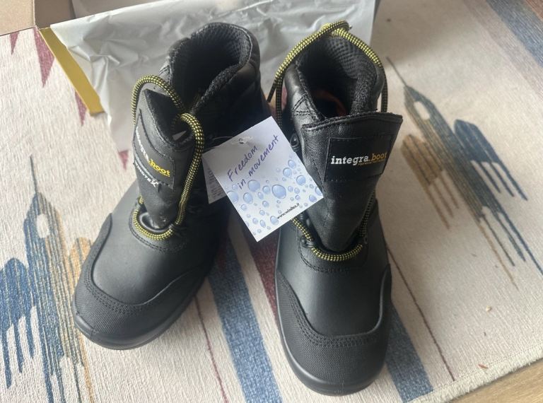 Work boots New size 6 steel toe cap Black Health & safety