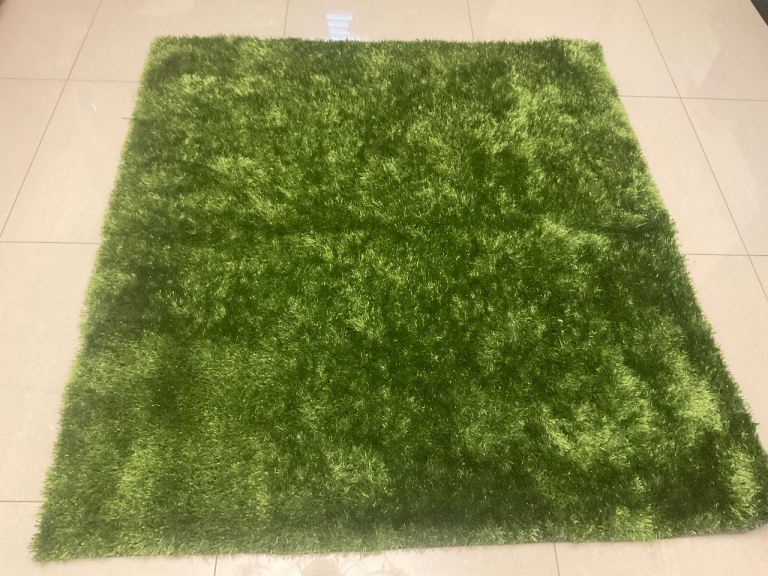 Brand new green bright shaggy small rugs size 150x138cm 
