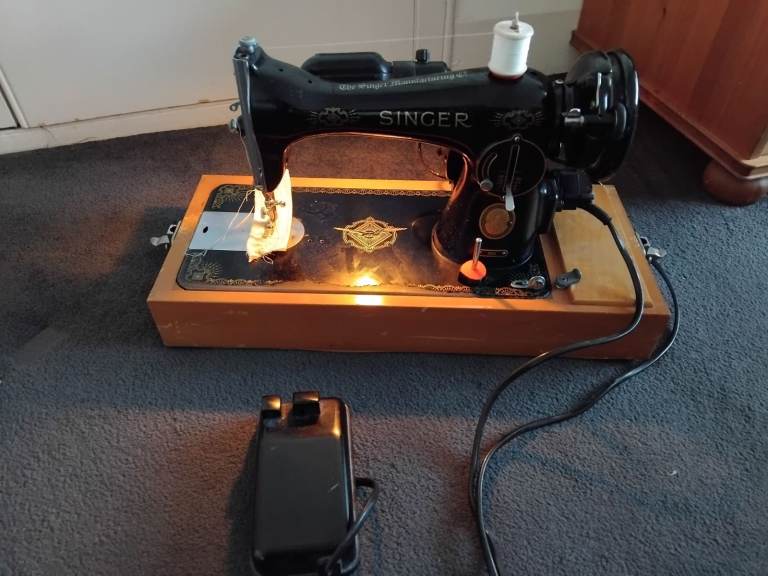 Singer Vintage Electric Sewing Machine