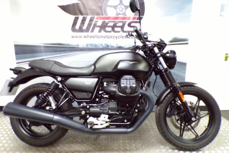 2023 MOTO GUZZI V7 STONE WITH ONLY 3876 MILES FROM NEW
