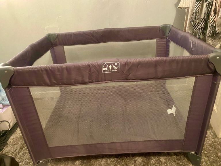 £10 Travel cot with carrier bag
