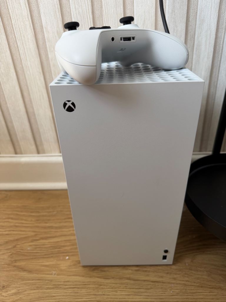 White Xbox Series X Console with Matching Controller, Good Condition