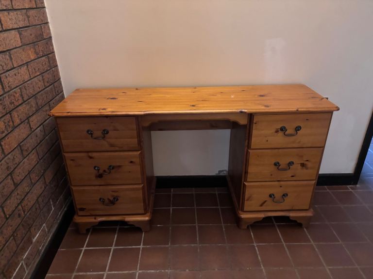 Dressing stable and stool