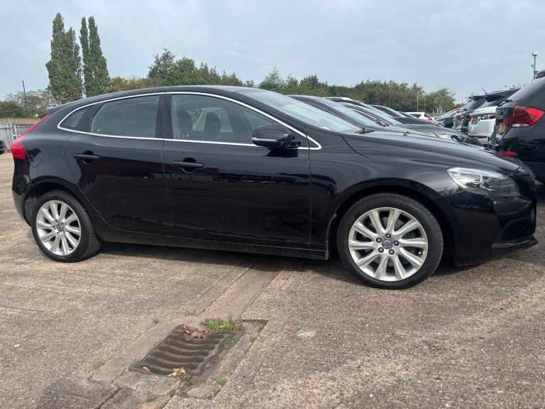 2014 Volvo V40 D3 SE Lux Nav 5dr HATCHBACK Diesel Manual