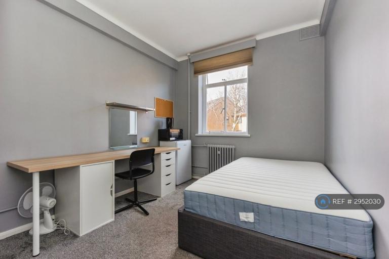 1 bedroom in Demesne Road, Manchester, M16 (#2952030)