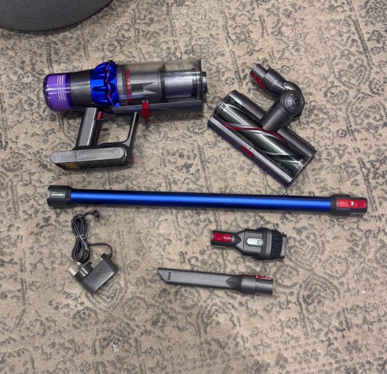 image for Dyson V15 Cordless Vacuum - Refurbished Like New RRP £650