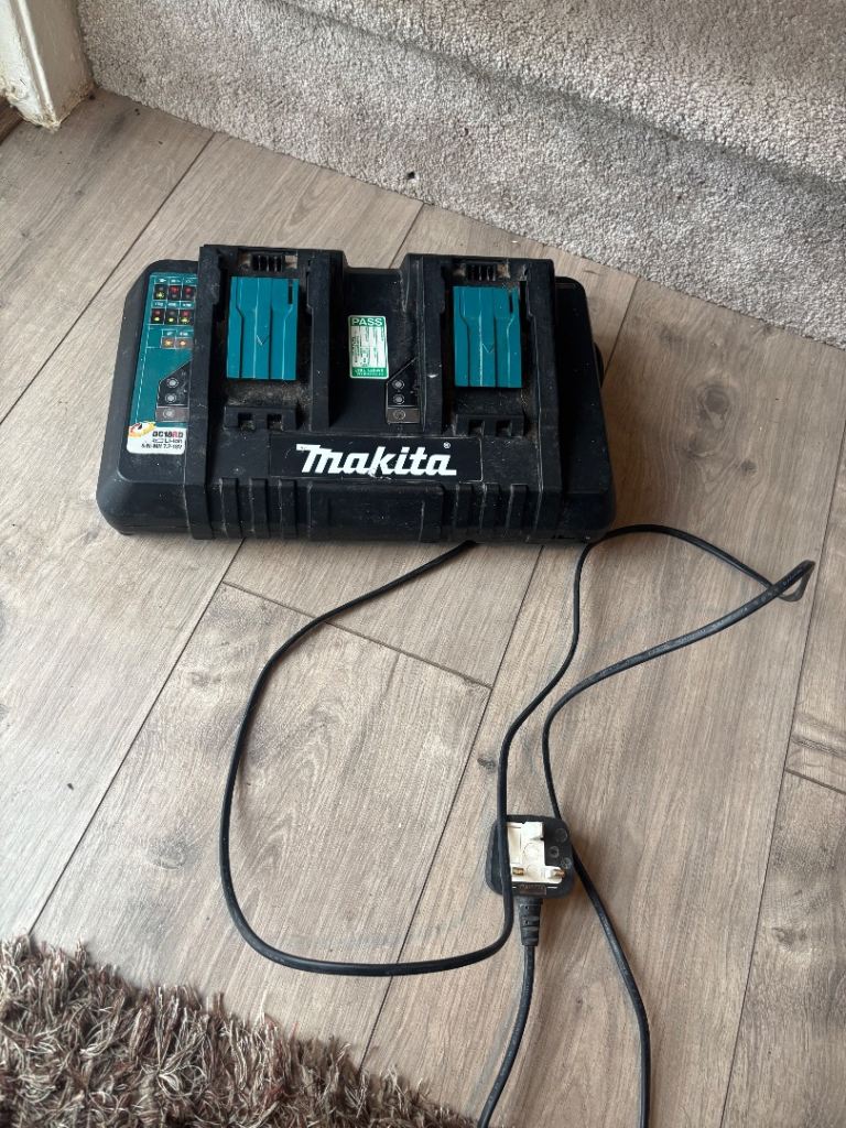 image for Makita 18v double charger 