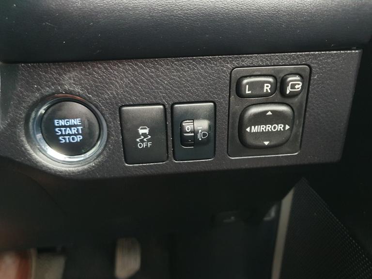 2015 Toyota RAV4 2.2 D-4D Invincible SUV 5dr Diesel Manual 4WD Euro 5 (150 ps)