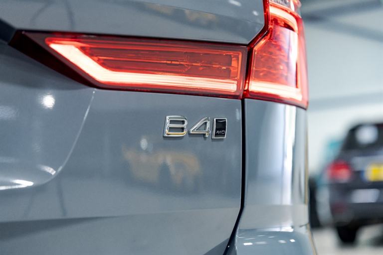 2022 Volvo XC60 2.0 B4D R DESIGN Pro 5dr AWD Geartronic ESTATE DIESEL Automatic