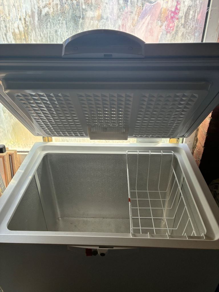 Indesit White Chest Freezer