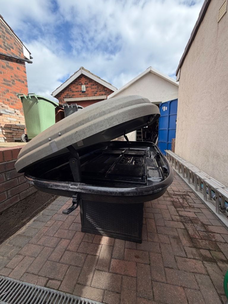 Large Grey Roof Box – Good Condition with Key