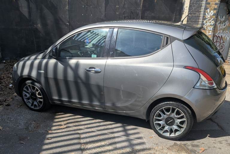 Chrysler Grey Ypsilon 0.9 TwinAir Limited Edition - Manual 