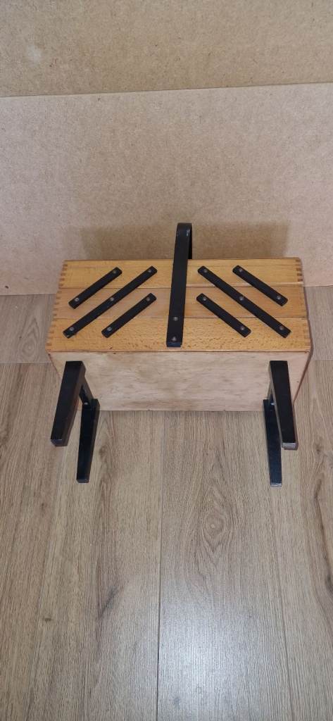 Large Vintage Arts & Crafts Wooden Standing Concertina Sewing Box a2
