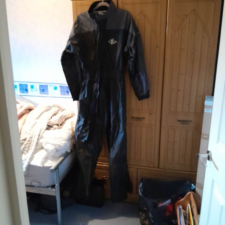 Used Good Quality Black Unisex BS Square Motorcycle Waterproof All in One Rainsuit Size Large