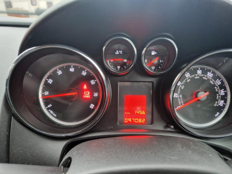 2012 Vauxhall Astra 1.6i 16V Active 5dr HATCHBACK Petrol Manual