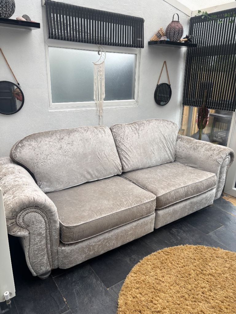 Crushed Velvet Settee