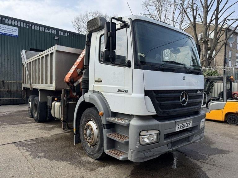2005 MERCEDES AXOR 2628 6X2 GRAB TIPPER