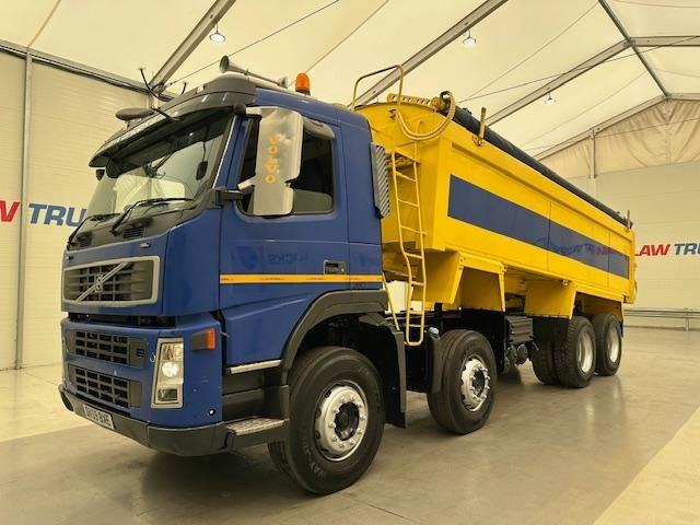 Volvo FM 380 8x4 Day Cab Tipper Manual