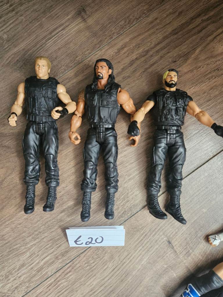 WWE WRESTLING FIGURES 