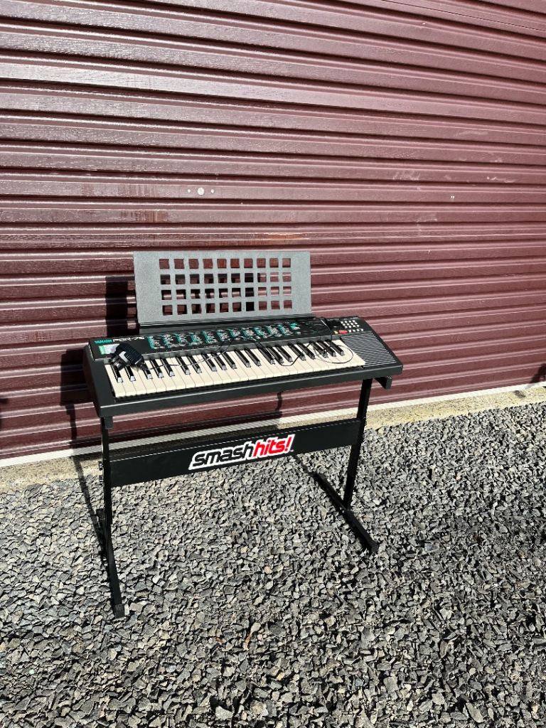 Yamaha PSR-75 Electronic Keyboard with Stand – Good Condition