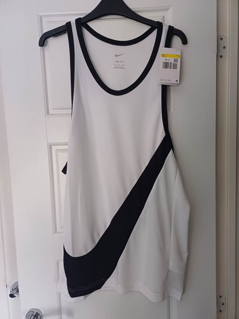 Nike vest with tags 