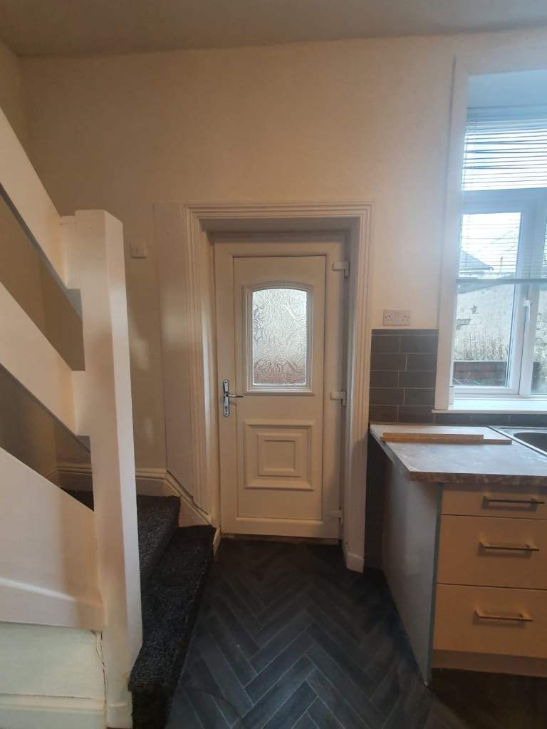 Just renovated! 2BD House - Long Term - OL8