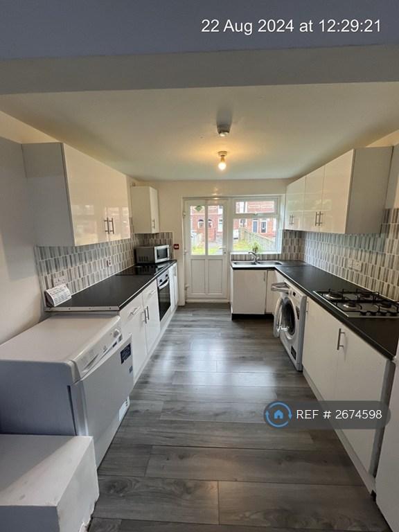 8 bedroom house in Egerton Road, Manchester, M14 (8 bed) (#2674598)