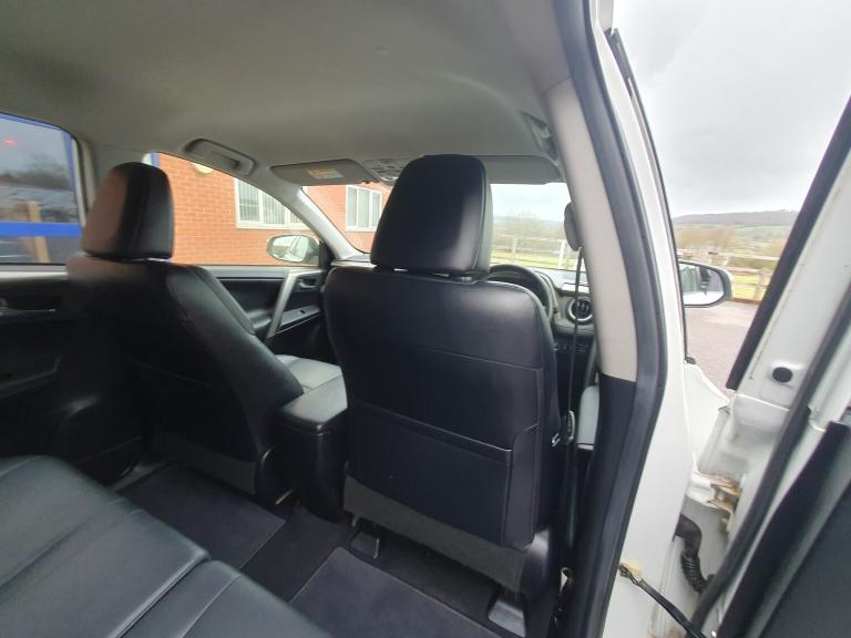 2015 Toyota RAV4 2.2 D-4D Invincible SUV 5dr Diesel Manual 4WD Euro 5 (150 ps)