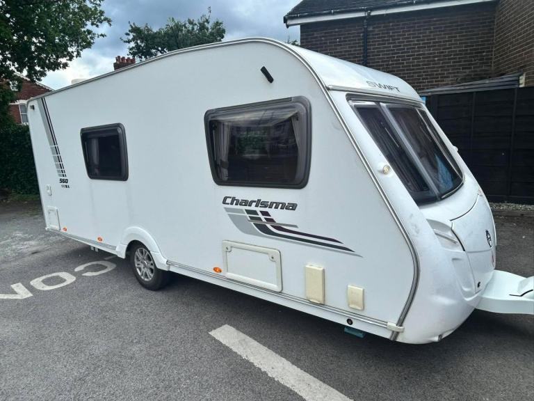 SWIFT CHARISMA 560-4 LARGE REAR BATHROOM !