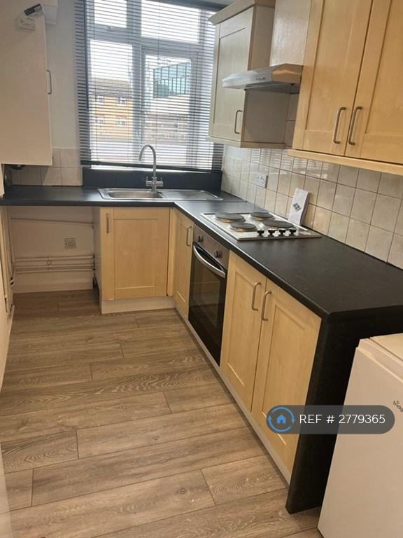 2 bedroom flat in Park Street, Luton, LU1 (2 bed) (#2779365)