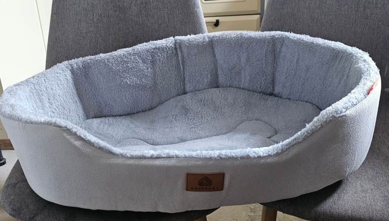 Fairypet oval dog or cat bed 