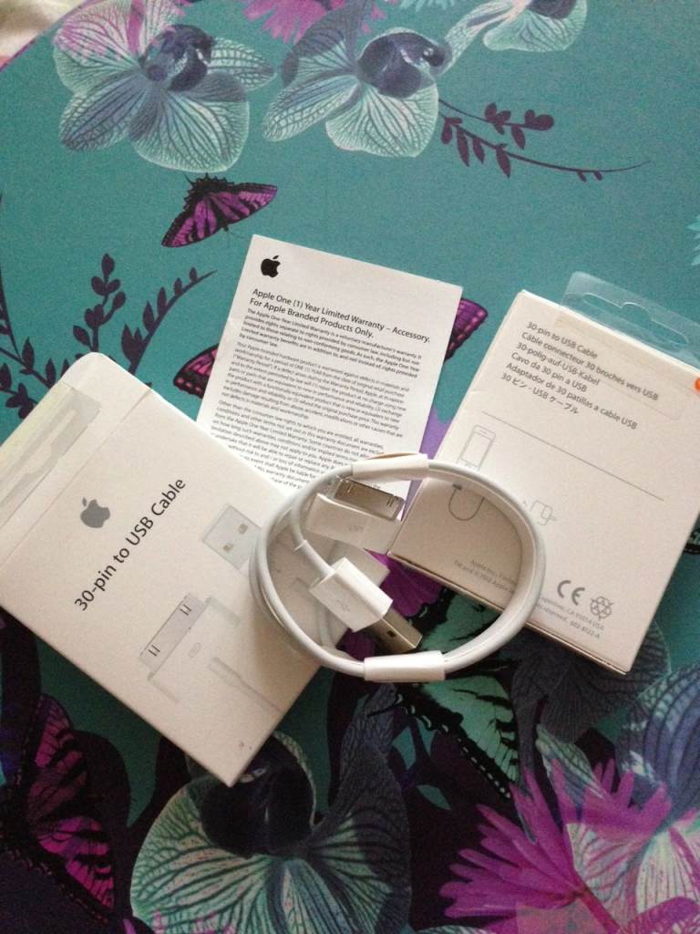 Clearance 15x Brand New Apple 30-Pin USB Data Cables (MA591FE/C) in Retail Packaging