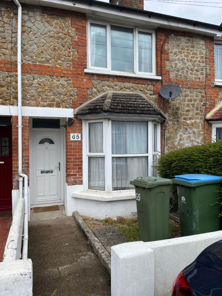 Rooms to let in student house in Bognor Regis