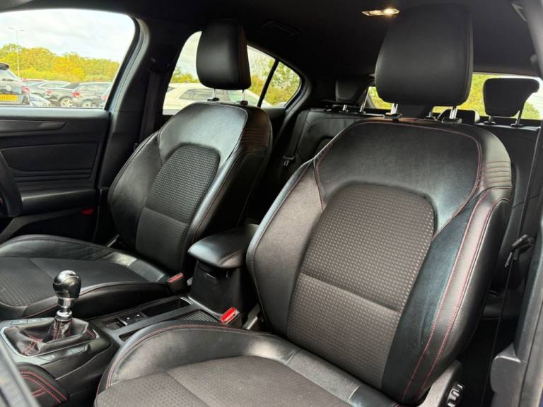 2019 Ford Focus 1.0T EcoBoost ST-Line X Hatchback 5dr Petrol Manual Euro 6 (s/s) (125 ps) Hatchba...