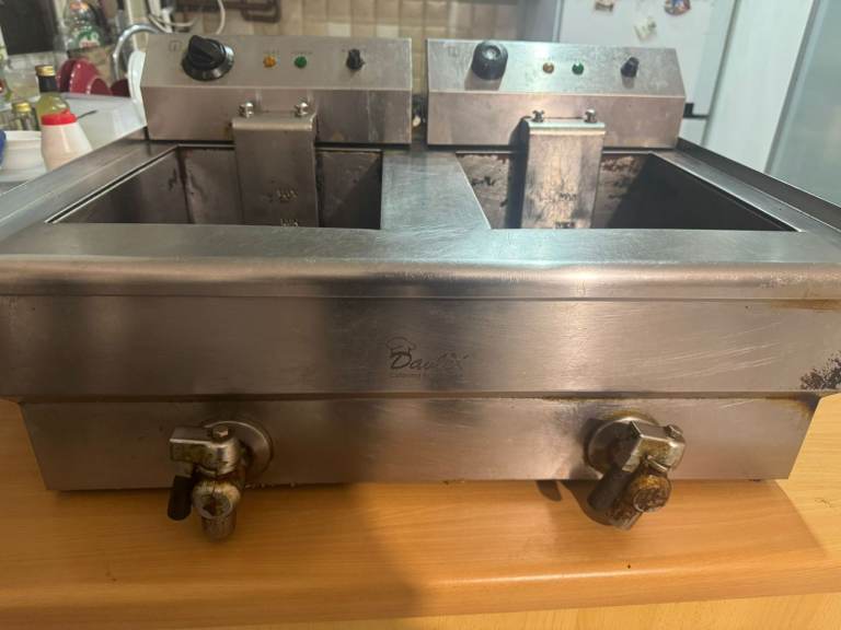 Double tank Commercial deep fat fryer comes WITH BASKET