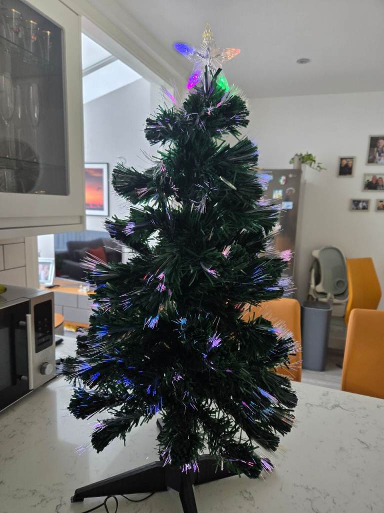 HISPLUK LTD 90cm Green Fibre Optic Christmas Tree – As Good As New