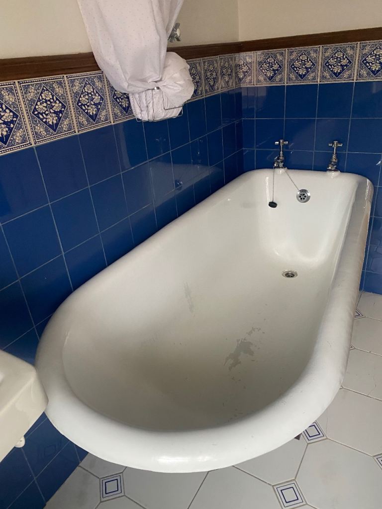Cast iron roll top bath 