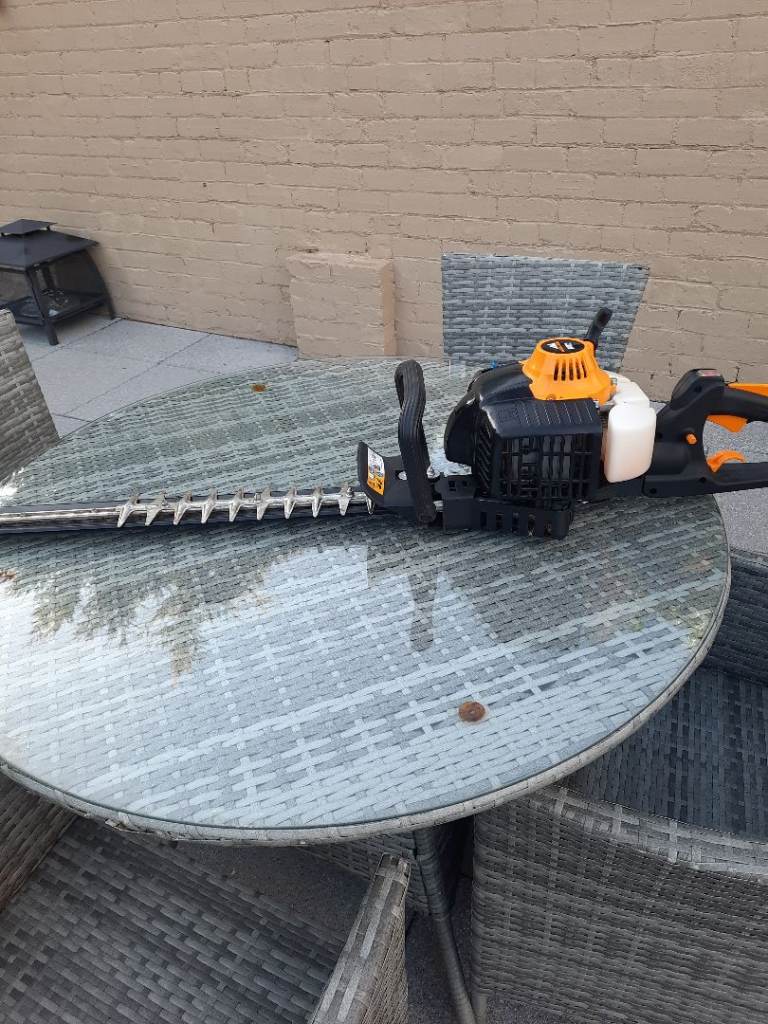 McCulloch petrol hedge trimmer