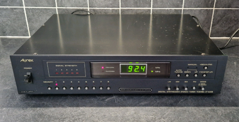Aurex Stereo Tuner "read"