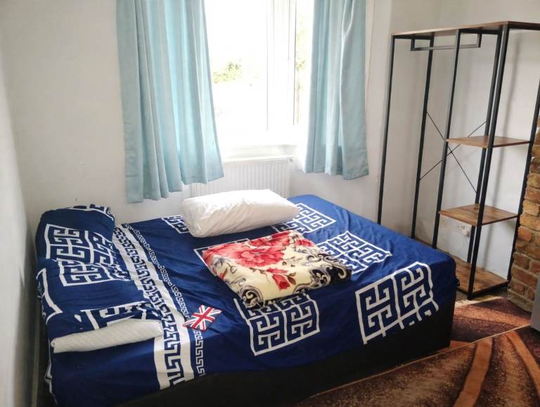 Double room . All inclusive . WiFi.  £750  monthly 
