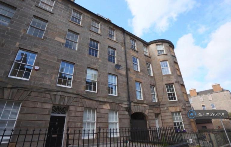 4 bedroom flat in Academy St, Edinburgh, EH6 (4 bed) (#2960101)