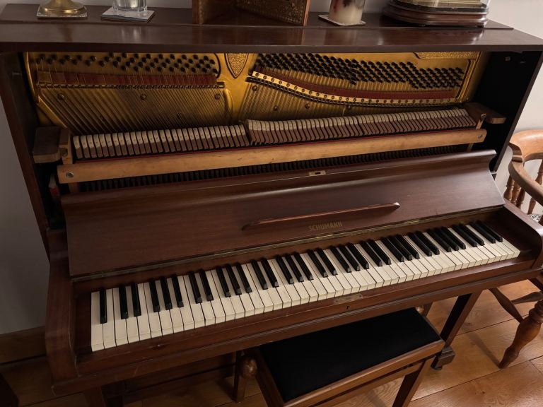 Upright piano
