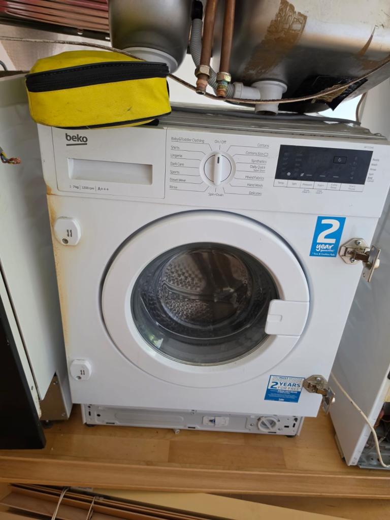 All items must go together today - everything is free - bring a van. washing machine, fridge, Oven