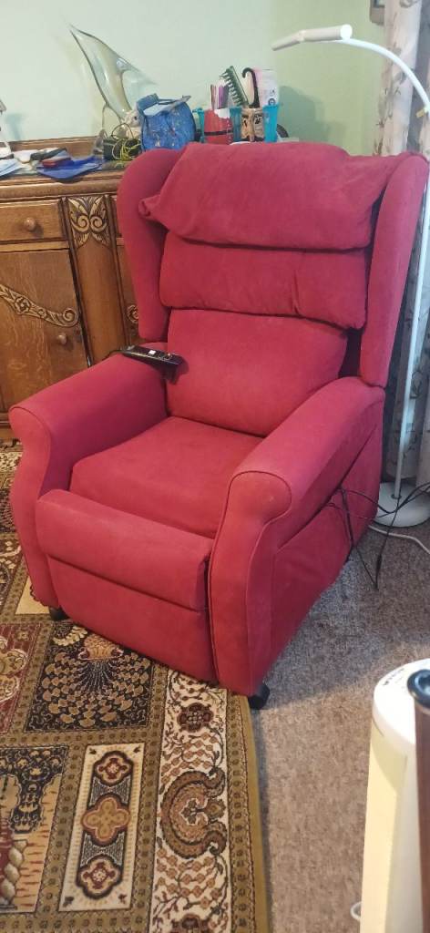 Riser/recliner chair
