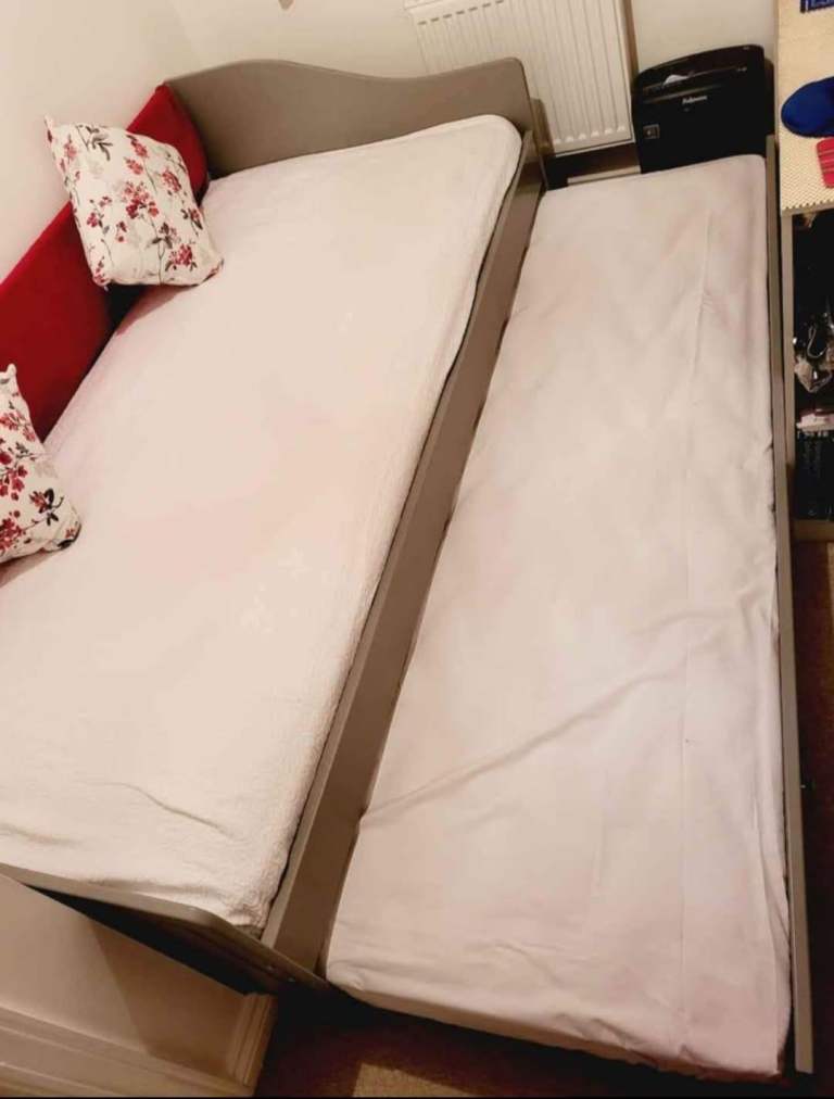 Argose daybed with trundle