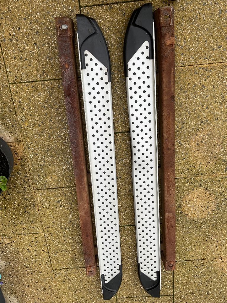 Toyota Rav 4 running boards