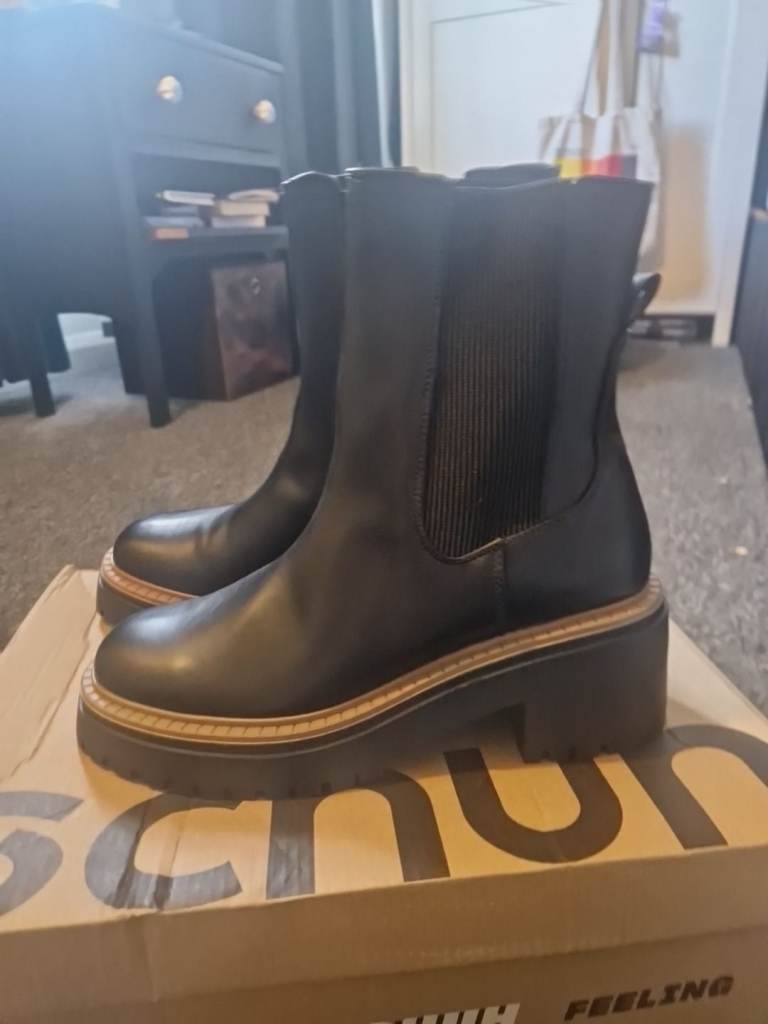 Chelsea boots size 6 