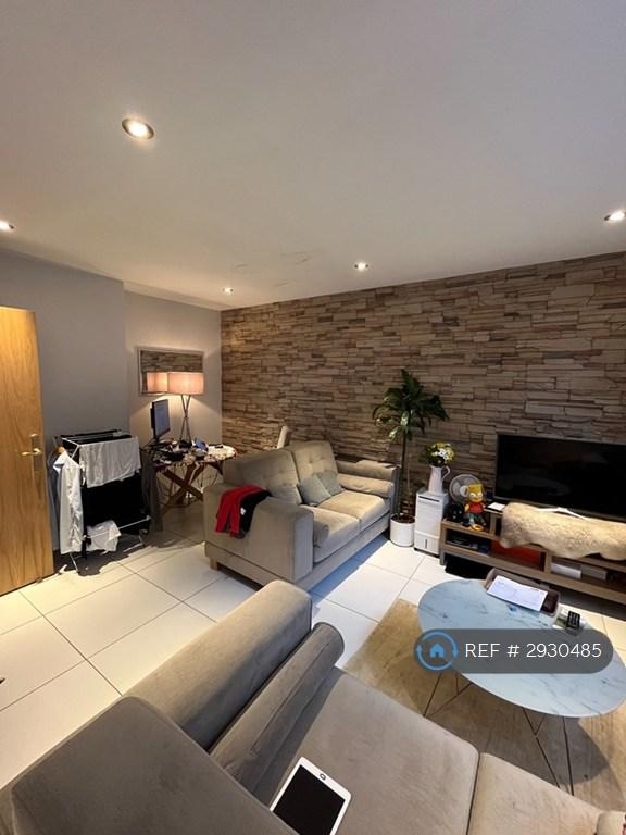 1 bedroom flat in Butts Court, Leeds, LS1 (1 bed) (#2930485)